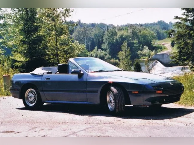 MAZDA RX-7 1988, cabriolet + targa, moteur rotatif, de collection, 5 vitesses, toit changé, 124,000kms. thumbnail 7