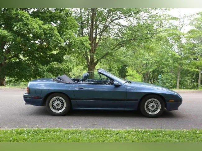 MAZDA RX-7 1988, cabriolet + targa, moteur rotatif, de collection, 5 vitesses, toit changé, 124,000kms. thumbnail 2