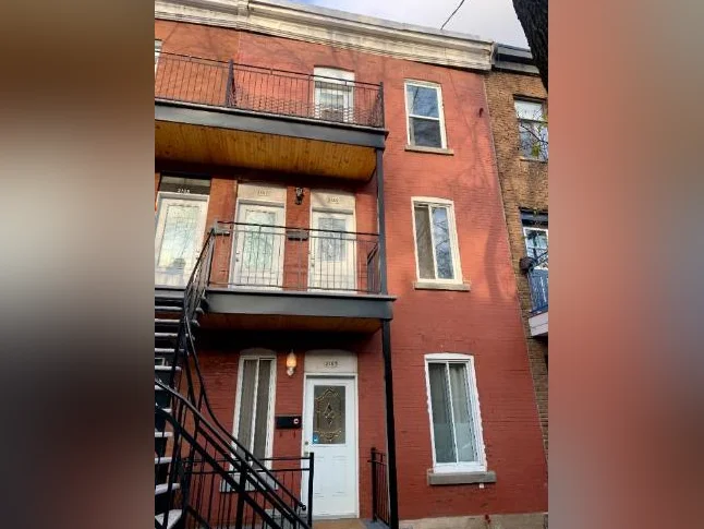 1 CC fermée + Den · 858 pi² · 7min métro Frontenac — 1300$ (1BR) thumbnail 5