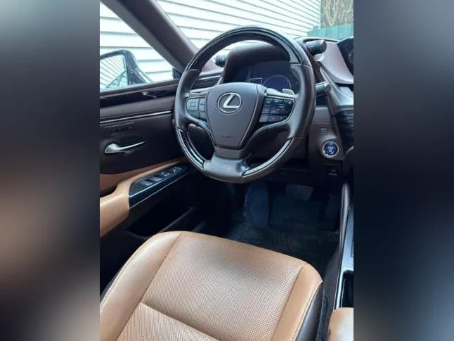 Lexus ES 300h Premium, cuir luxe, 49,890km thumbnail 4