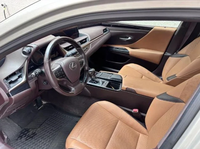 Lexus ES 300h Premium, cuir luxe, 49,890km thumbnail 5
