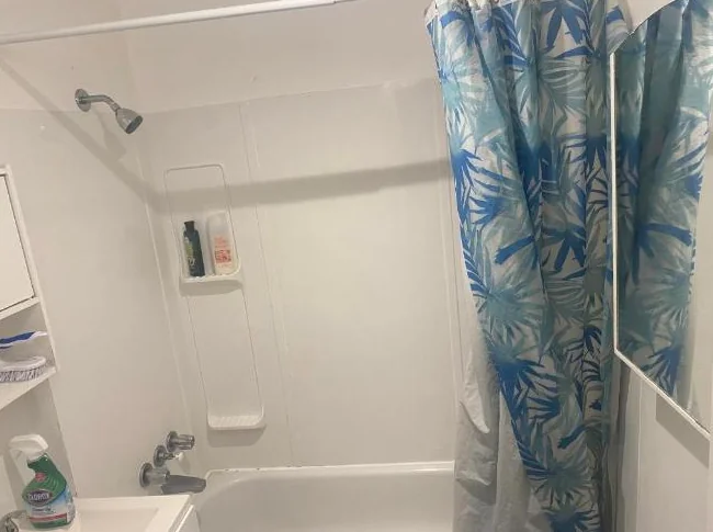 Grande chambre à louer au Centre-ville de Trois-Rivières thumbnail 10