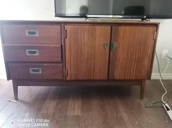 Buffet Mid-Century Modern (MCM)
