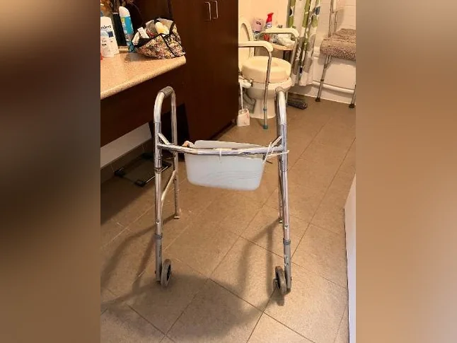 Chaise roulante électrique thumbnail 3
