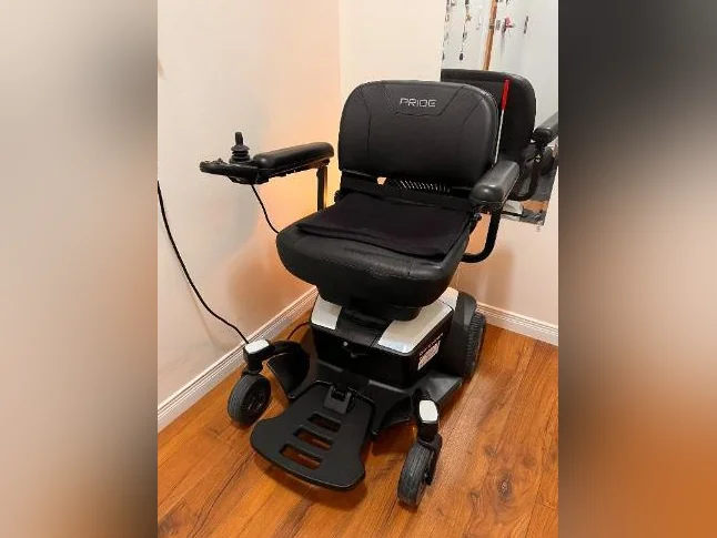 Chaise roulante électrique thumbnail 2