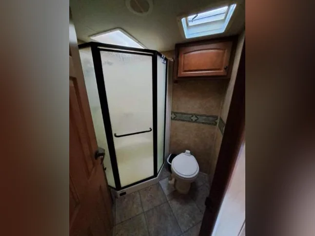 Roulotte fifth wheel 33pied très propre thumbnail 9
