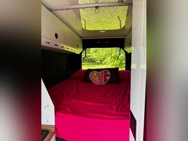 Vanlife - Sprinter 2500 170 RWD thumbnail 9