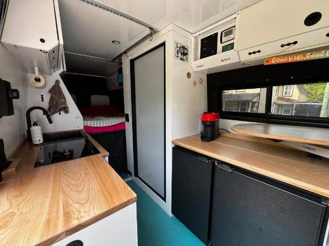 Vanlife - Sprinter 2500 170 RWD thumbnail 5