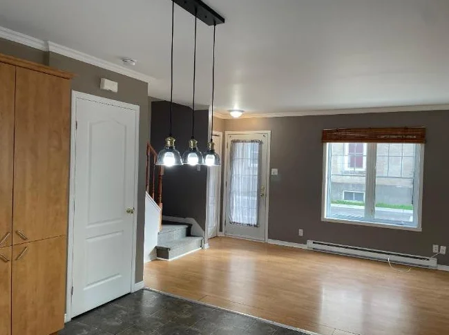 DISPONIBLE 1ER JUIN - CENTRE-VILLE JOLIETTE- SPLENDIDE 4 1-2 SUR 2 ÉTAGES(MAISON DE VILLE) thumbnail 2