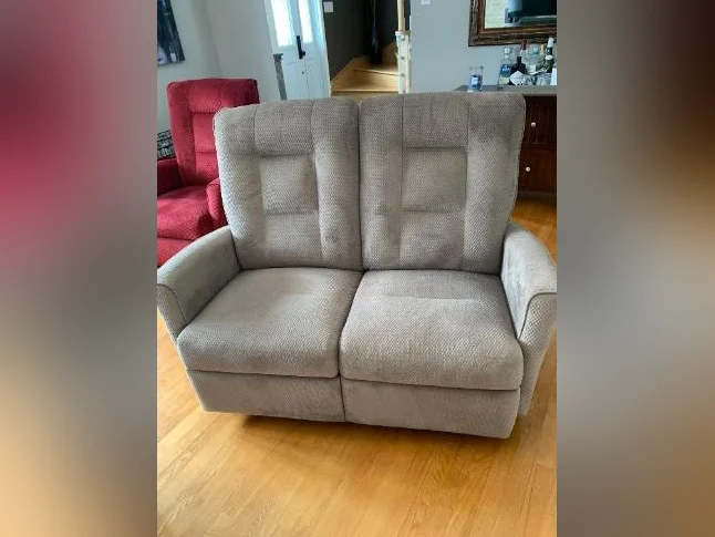 Une causeuse inclinable gris/beige. thumbnail 4
