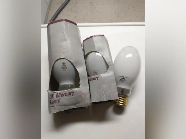 Lumières au mercure 5$ chaque