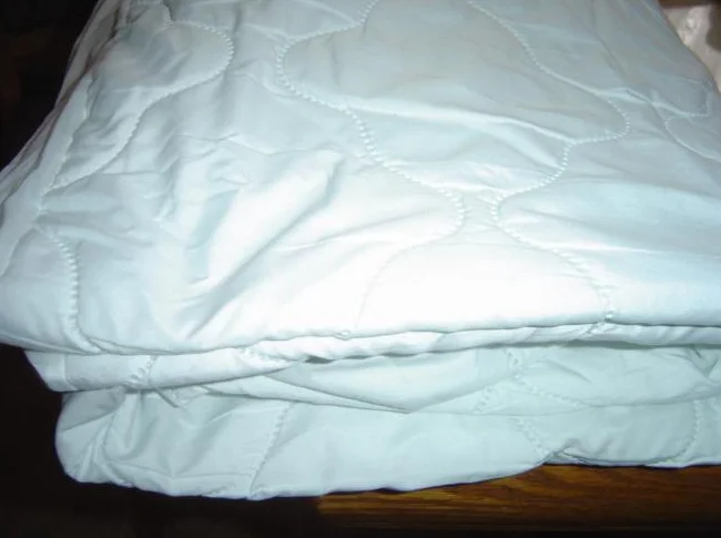 tout pout lit double ,draps , couvre matelas,douillettes etc thumbnail 4