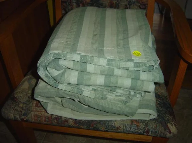 tout pout lit double ,draps , couvre matelas,douillettes etc thumbnail 2