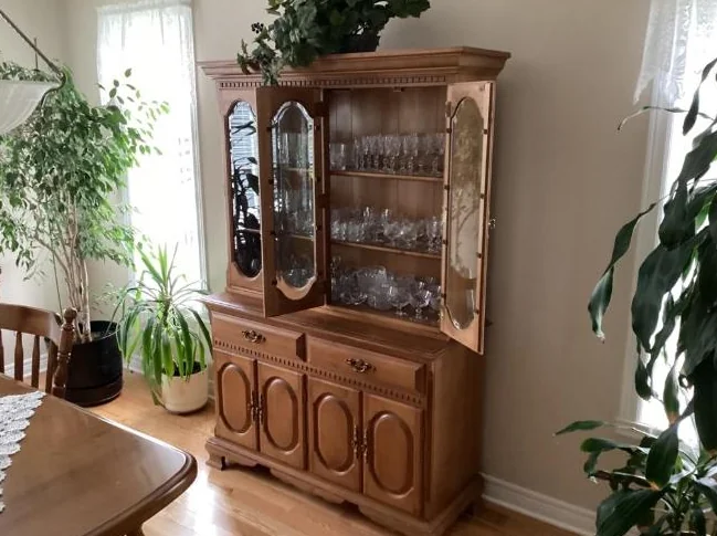 DINING ROOM COMPLETE SET , MADE IN CANADA BY BENCHMADE thumbnail 2