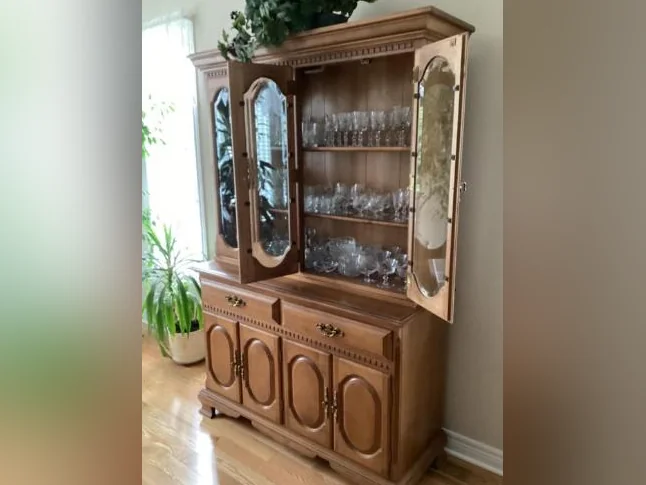 DINING ROOM COMPLETE SET , MADE IN CANADA BY BENCHMADE