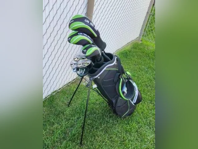 ensemble de golf complet thumbnail 2