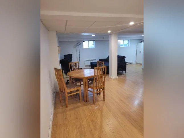 Grand 3½ semi-sous-sol, Longueuil, 1200$/mois — chauff/éclairé, entrée laveuse-sécheuse, stationnement, proche métro