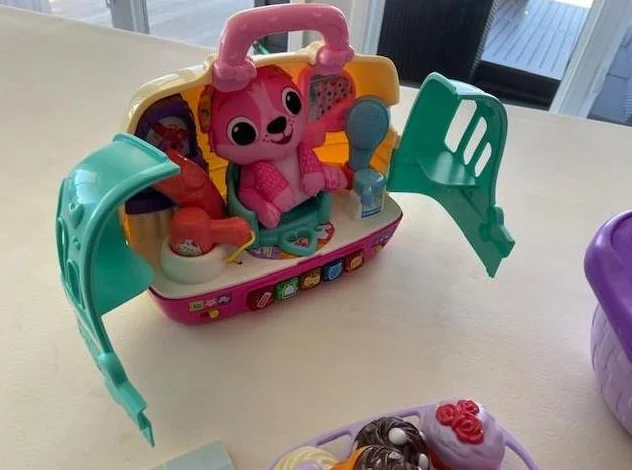 Jouets pour jeune enfant vendu en un lot thumbnail 3