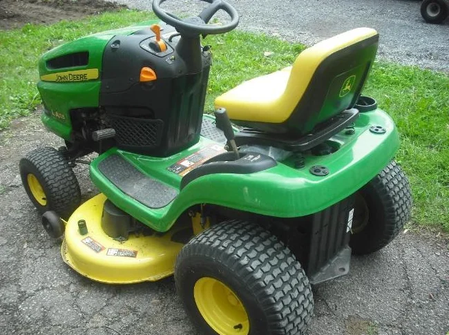 TRACTEUR À GAZON
