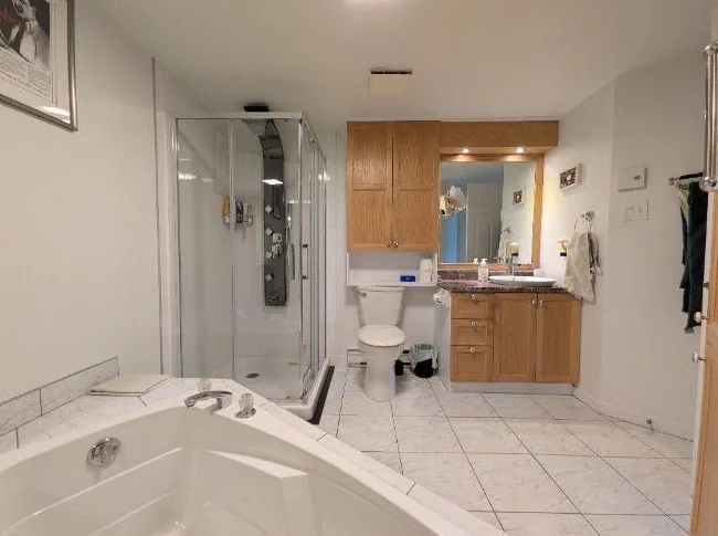Grand condo à Charny, Lévis. 1122pi2, 2 chambres, stationnement, gym, sauna, verrière, rangement thumbnail 7