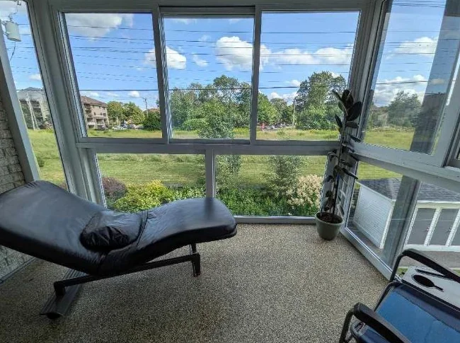 Grand condo à Charny, Lévis. 1122pi2, 2 chambres, stationnement, gym, sauna, verrière, rangement thumbnail 10