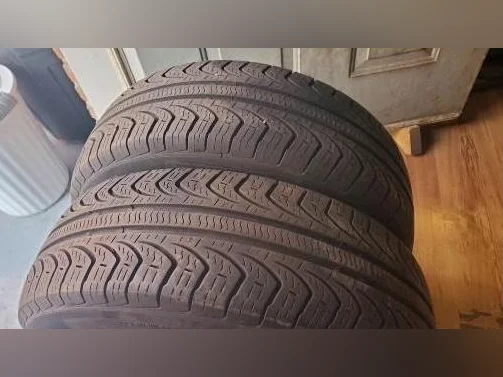 2 pneus Pirelli P4 d'été/4 saisons P195/65r15 code 91H mesurent 8/32