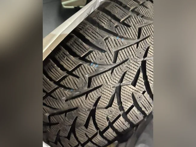 Pneus d’hiver Toyo Observe G3-ICE 235/45R18 vraiment neufs… thumbnail 3
