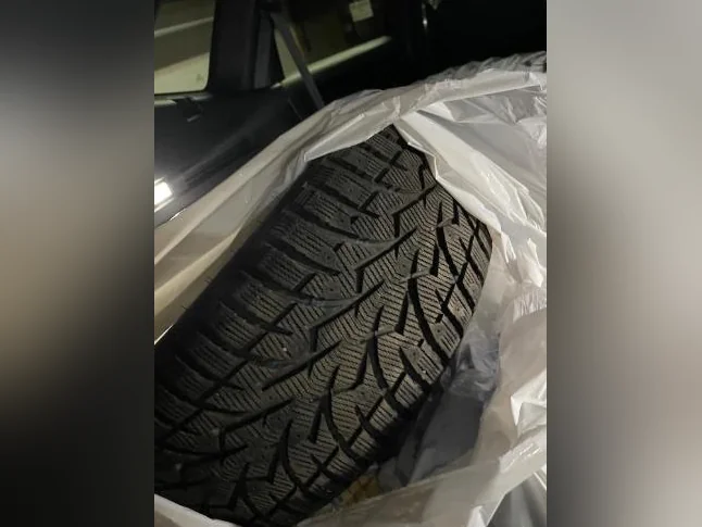 Pneus d’hiver Toyo Observe G3-ICE 235/45R18 vraiment neufs… thumbnail 4