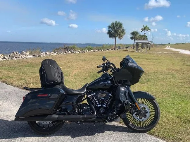 Harley Davidson road glide 2019 thumbnail 2