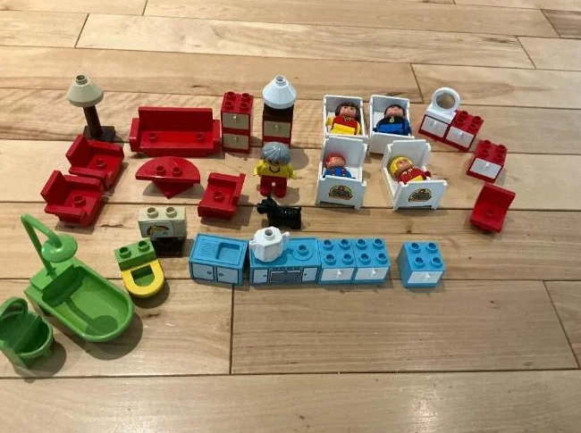 Maison LEGO DUPLO vintage – Ensemble complet avec personnages et meubles thumbnail 4