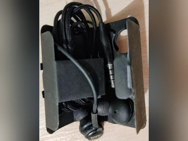 AKG earphones écouteurs