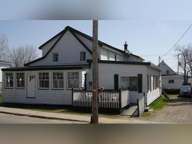 CHAMBRE À LOUER À SAINT-AGATHE-DES-MONTS,PRES DE TOUT LES SERVICES.