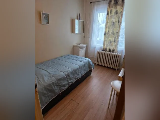 CHAMBRE À LOUER À SAINT-AGATHE-DES-MONTS,PRES DE TOUT LES SERVICES. thumbnail 3