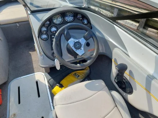 Bateau CAMPION 2004 Allante 505i 135hp AVEC REMORQUE thumbnail 9