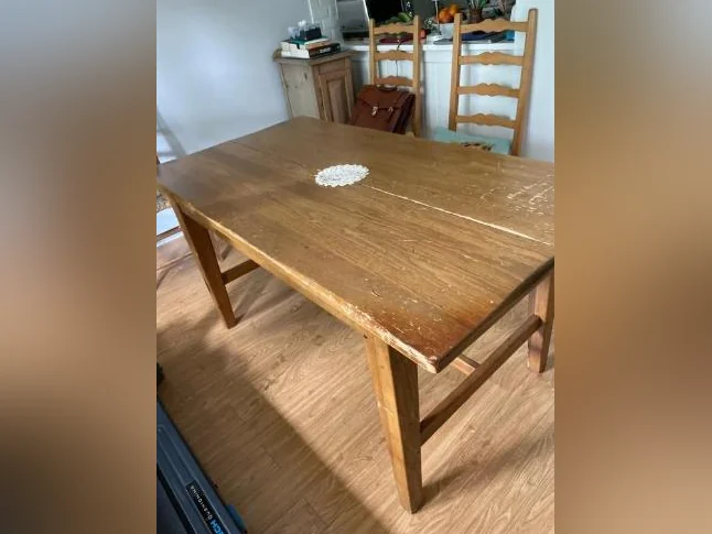 Table en pin thumbnail 2