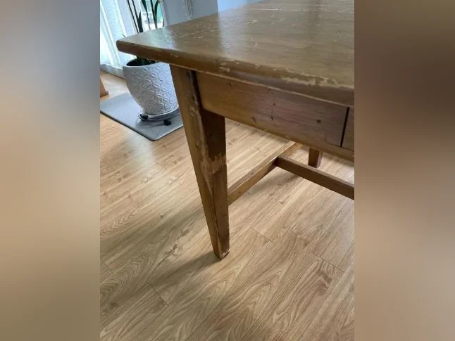 Table en pin thumbnail 3