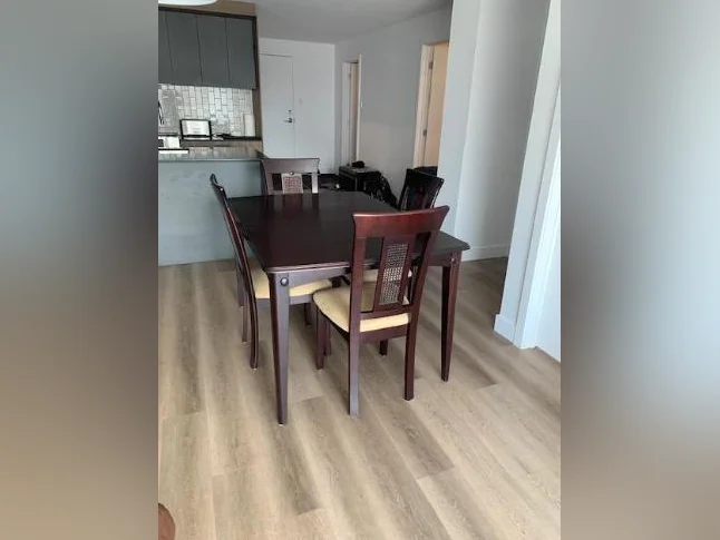 Tables de cuisine en érable, 4 chaises, (LÉVIS)