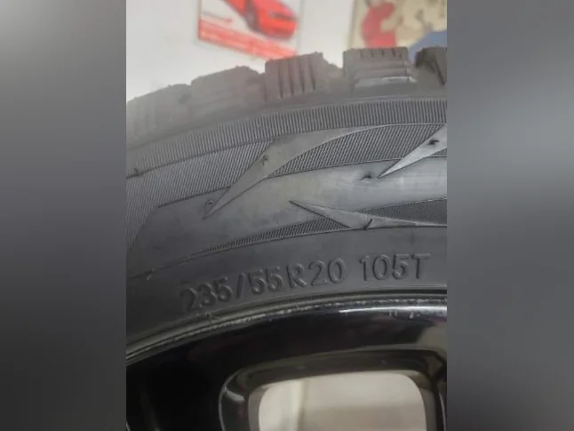 MAG NEUF D'ORIGINE ET PNEUS NEUF TOYO OBSERVE POUR CADILLAC XT6 thumbnail 3