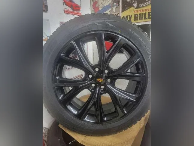 MAG NEUF D'ORIGINE ET PNEUS NEUF TOYO OBSERVE POUR CADILLAC XT6