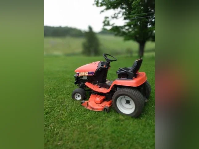 Tracteur à pelouse