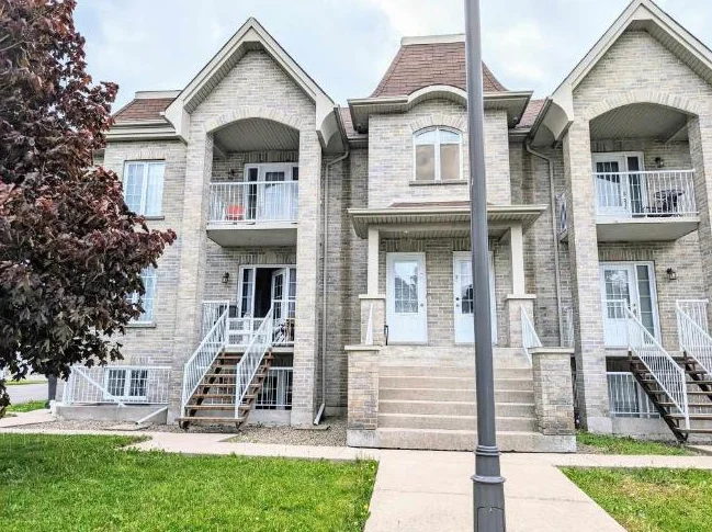 Grand 4 1/2 a louer à repentigny