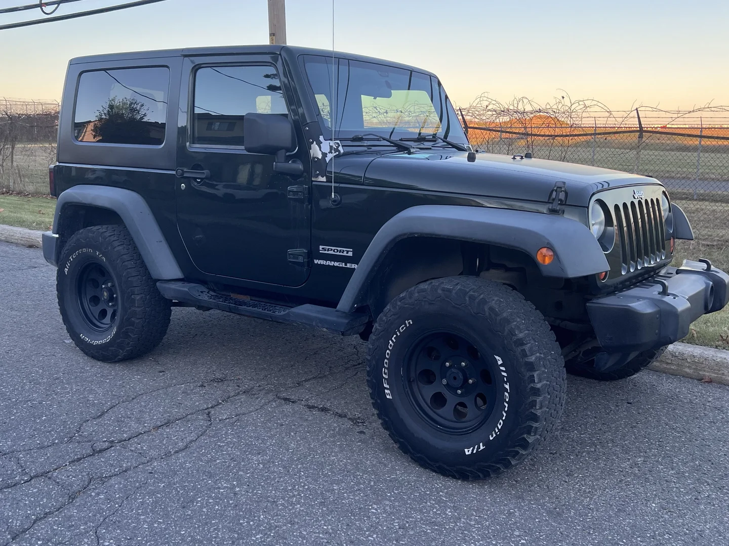 Jeep Wrangler 2011 - Green, Lifted, 37" Tires thumbnail 4