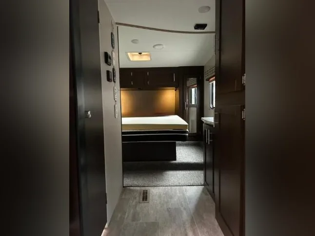 Fifth wheel cargo thumbnail 8