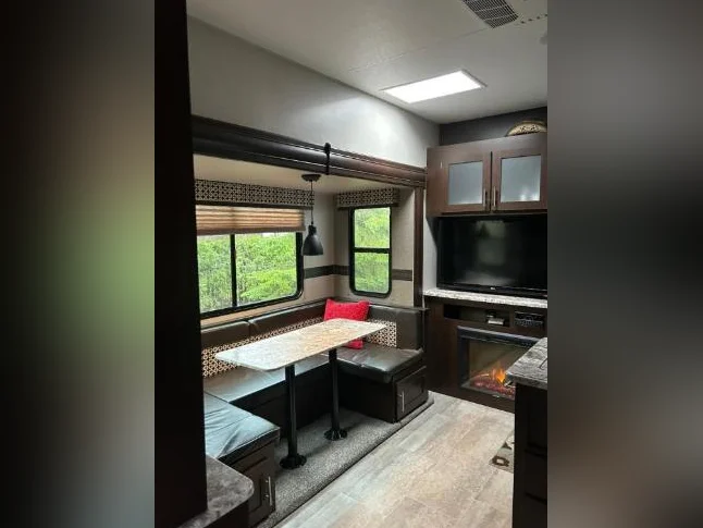 Fifth wheel cargo thumbnail 10