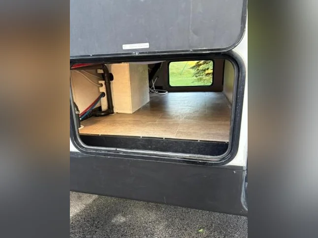 Fifth wheel cargo thumbnail 5