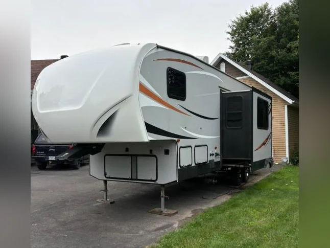 Fifth wheel cargo thumbnail 2