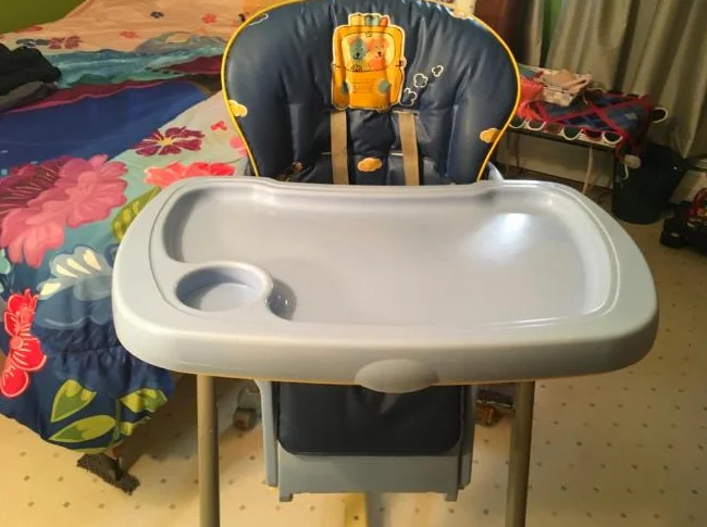 Chaise haute thumbnail 2