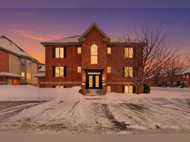 Grand condo 4 1/2 à louer à Ste-Dorothée, laval disponible le 24 juillet
