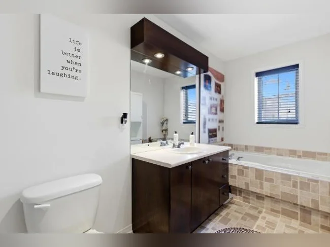 Grand condo 4 1/2 à louer à Ste-Dorothée, laval disponible le 24 juillet thumbnail 7