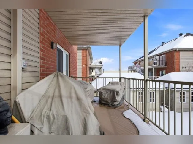 Grand condo 4 1/2 à louer à Ste-Dorothée, laval disponible le 24 juillet thumbnail 8